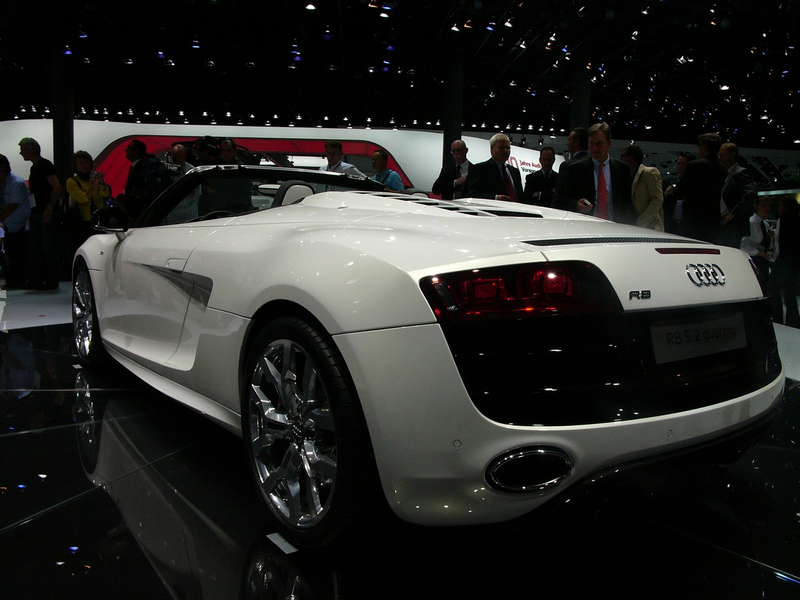 Illustration for article titled Audi R8 5.2 FSI Spyder: Live Photos
